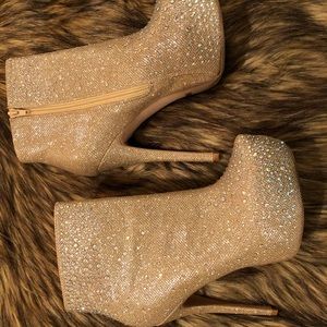 Beautiful bedazzled gold sparkle boots, booties